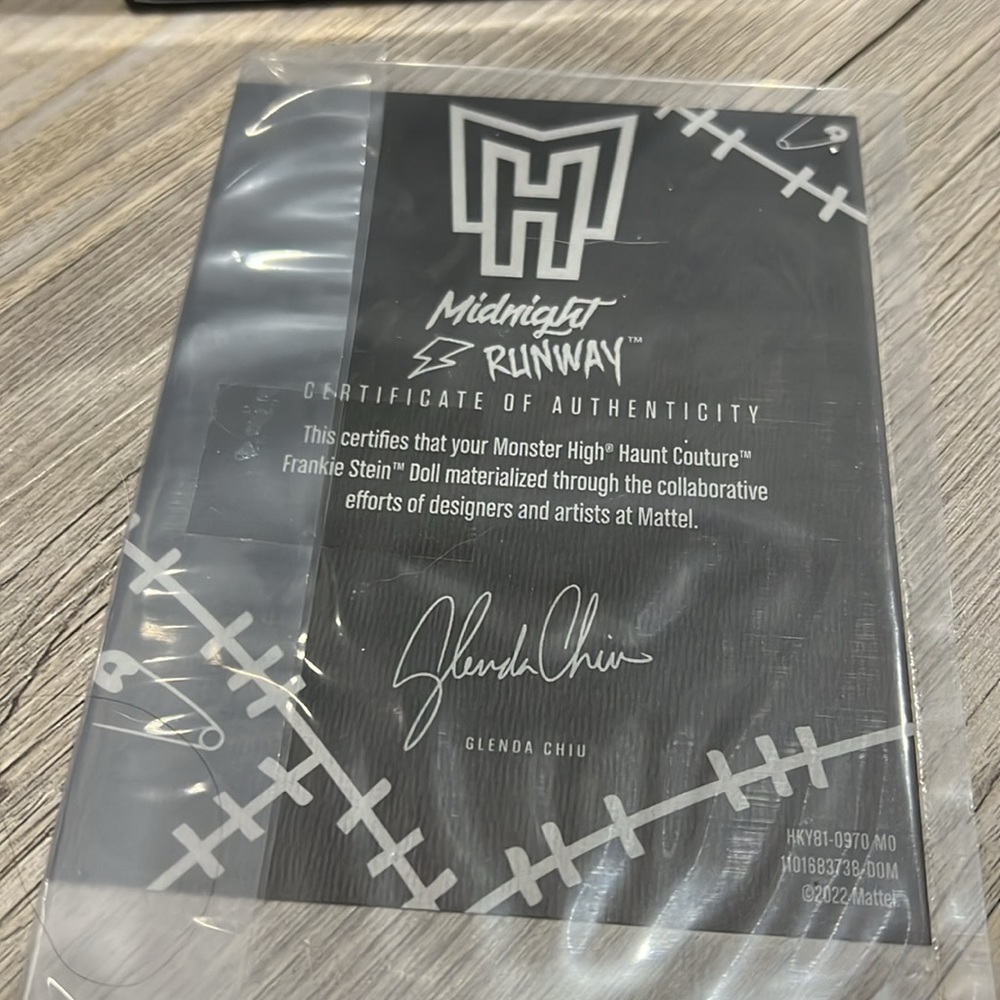 MATTEL MONSTER HIGH MIDNIGHT RUNWAY DOLL - Picture 3 of 6